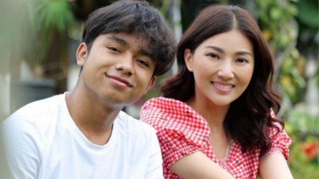 Berkat Perhatian dan Kasih Sayang Sarwendah, Betrand Peto Akui Banyak Perubahan Positif dalam Dirinya