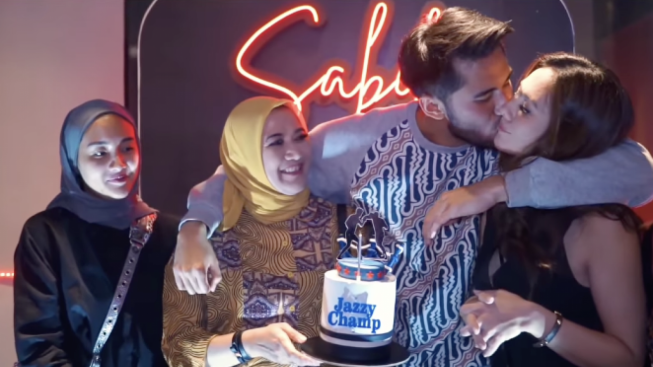 Sabda Ahessa Kecup Mesra Wulan Guritno, Netizen: Ayo Cepat Dihalalin