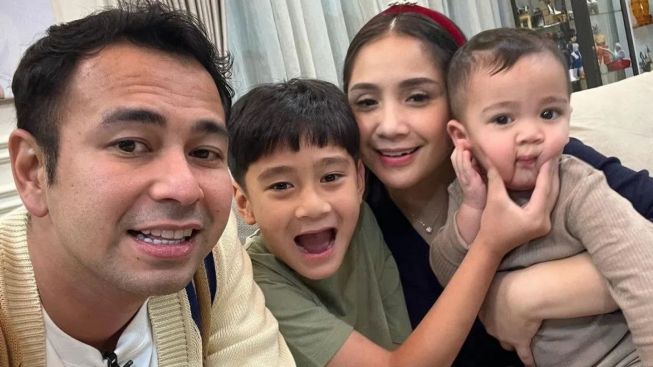 Tangan Rayyanza Nyaris Terjepit Lift di Rumah Baru Raffi Ahmad: Ngilu Banget!