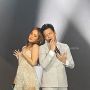 BCL dan Ariel NOAH Tiru Pose Mesra Jack & Rose Film Titanic di Atas Panggung Java Jazz Festival 2023