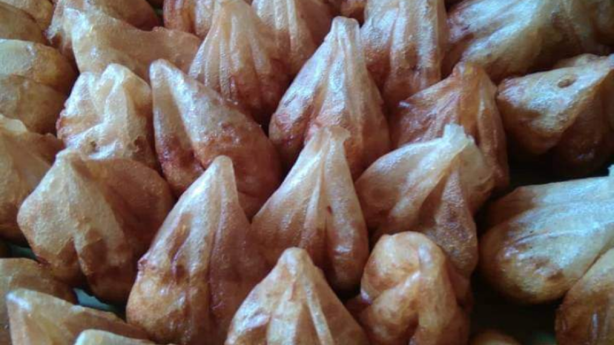 Kue Burayot, makanan khas Garut yang sangat cocok untuk dijadikan oleh-oleh. (foto: Facebook @OGie)