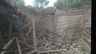 Ruang Kelas di SDN 5 Sukarame Caringin Garut Ambruk, Kegiatan Belajar Mengajar Terpaksa Bergantian