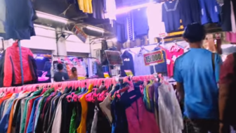 Pedagang Cimol Dirugikan, Akibat Penyitaan 200 Bal Pakaian Bekas Impor di Pasar Gedebage Bandung