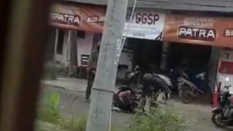Viral, Aksi Perampokan Bersenjata Api di Siang Bolong, Pelakunya Terekam 3 Orang, Kerugian Rp100 Juta