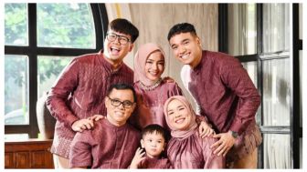 Fuji Diledek Gegara Ucapkan Minal Aidzin Wal Faidzin Sebelum Lebaran, Netizen: Uti Tinggal di Bumi Bagian Mana?