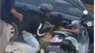 Video Viral KDRT di Katingan! Suami Aniaya Istrinya di Jalanan, Warga yang Tak Tega Nyaris Memukuli Pelaku