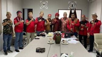 Akibat Senggol Ida Dayak, Pesulap Merah Ditemui Warga Suku Dayak Kalimantan