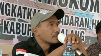 Peristiwa Langka! Warga Demo di Balai Desa Mendesak Agar Kadesnya Mau Mencalonkan Lagi di Periode Berikutnya