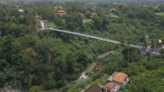 Jembatan Kaca Gianyar Bali, Wisata Adrenalin yang Banyak Diburu. Cek harga Tiketnya!