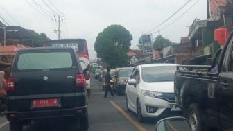 Jalur Nasional III Limbangan Garut Masih Macet, Aktivitas Warga yang Bersilaturahmi Jadi Penyebab Utamanya