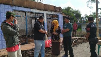 Ditinggal Mudik, Rumah Pensiunan TNI di Desa Padamukti Garut Alami Kebakaran. Seluruh Benda Ludes Terbakar