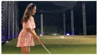 Mayang Main Golf Pakai Dress Mini, Netizen: Sesuain Toh!