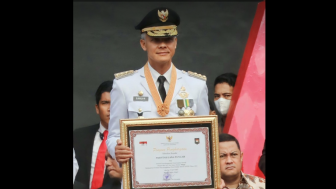 Ganjar Pranowo Menerima Penghargaan dari Kemendagri, Jateng Dinobatkan Sebagai Provinsi Berkinerja Terbaik Nasional