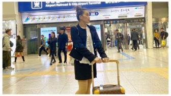 Bagikan Momen Liburan ke Korea Selatan, Netizen Salfok dengan Penampilan Ayu Ting Ting