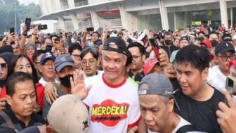 Ganjar Pranowo yang Diserbu Ketika Berolahraga di GBK Ternyata Setingan, Begini Faktanya di