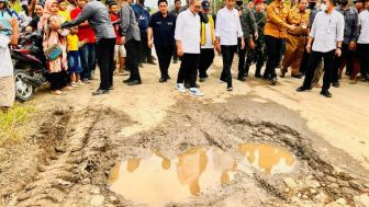 Jalan Produksi di Lampung Amburadul, Jokowi: Tidak Bisa Bersaing dengan Provinsi Lain