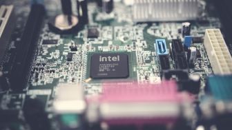 Prosesor Intel Core i7-3770K atau Intel Core i3 Generasi Ke-10, Mana yang Lebih Unggul?