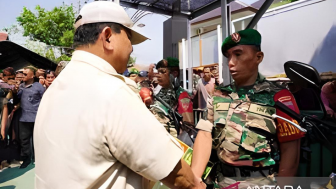 Menteri Pertahanan RI, Prabowo Subianto Bagikan 112 Motor Dinas untuk Babinsa TNI AD di Pekalongan Timur