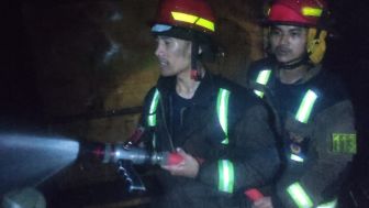Puluhan Kios di Pasar Ciawitali Garut Terbakar, Disdamkar Kerahkan 4 Unit Mobil Pemadam untuk Jinakkan Api