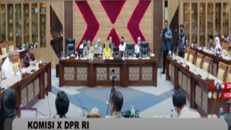 Komisi X DPR RI Kompak Minta Pemerintah Hentikan Rekrutmen Tenaga Guru, Prof Nunuk Bilangnya Begini