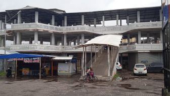 Gedung PKL Terbengkalai Sejak Tahun 2015, Bupati Garut Menemukan Banyak Alat Kontrasepsi dan Jarum Suntik