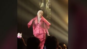 Ahmad Dhani Mengunggah Video Mulan Jameela dalam Konser 51th Kerajaan Cinta, Warganet: Mulan Jameela Sekarang Makin Cantik!
