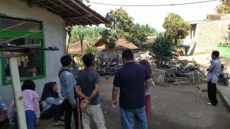 Baru Berduka Ditinggal Anak, Rumah Montir di Banyuresmi Garut Ludes Terbakar