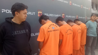 Satpam PT Daux Kosmetik dan Calo Angkot di Karangpawitan Garut Keroyok Anggota Polisi yang Sedang Bawa Anak Kecil