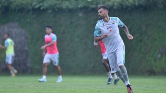 Luis Milla Sebut Masalah Fisik Dimiliki Tyrone del Pino usai Latihan Perdana bareng Persib Bandung