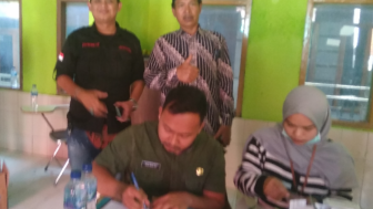 Tak Hanya Bisa Mengkritisi Pemerintah, FPPG Juga Mampu Bantu Warga Kurang Mampu di Desa Cintarasa Garut