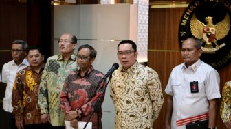 Ridwan Kamil Serahkan Laporan Tim Investigasi Ponpes Al Zaytun ke Menko Polhukam