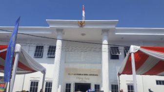 Habiskan Dana Rp1,5 Miliar, Kantor Desa Jayaraga Mirip Istana Negara