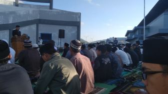 Hari Ini, Ribuan Umat Islam Ikuti Shalat Idul Adha 1444 Hijriyah yang Digelar MDKI di SOR Ciateul Garut