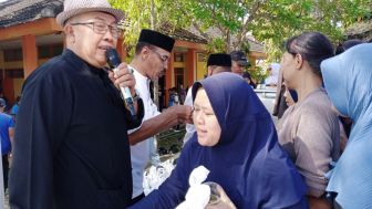 500 Warga Sekitar SMKN 2 Garut Dapat Daging Kurban Tanpa Tulang