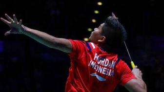 Penting! Ingin Miliki Pukulan Kencang, Kuasai Empat Gerakan Pukulan Badminton di Atas Kepala Berikut ini