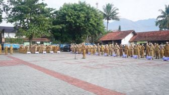 Usai Libur Idul Adha PNS di Kabupaten Garut Telat Masuk Kerja, Wakil Bupati Mencak-mencak: Tobat Jangan Makan Tulang Teman