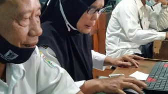 Guru Honorer Tua Sentil Dua Menteri Muda, Hingga Mengadu Ke Komnas HAM, Ini Sebabnya