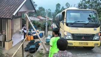 Warga Desa Cintanagara Garut Kekurangan Air Bersih Hampir 2 Bulan