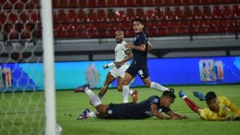 Kebobolan 3 Gol dan Gagal Taklukkan Arema, Lini Belakang jadi PR Utama Persib Bandung