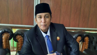 Bela Syahnaz Sadiqah, Presiden Artis Indonesia Firdaus Oiwobo Tantang 'Perang' Farhat Abbas