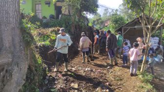 Ratusan Warga Sindangsari Cigedug Bersatu dalam Kerja Bakti Membuka Jalan Usaha Tani