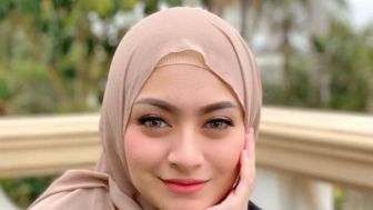 Nathalie Holscher Lepas Hijab Gegara Gak Kuat? Begini Katanya