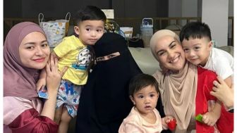 Ternyata Nathalie Holscher Sudah Meminta Izin Umi Pipik untuk Lepas Hijab