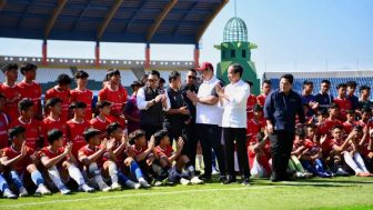 Presiden Jokowi Tinjau Seleksi Timnas U 17 dan Stadion Si Jalak Harupat Bandung