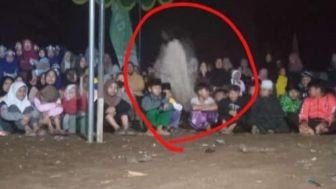 Heboh Penampakan Hantu di Tengah Kerumunan Warga Garut, Tertangkap Kamera Ponsel