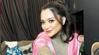 Nathalie Holscher Kembali Pamer Mengurai Rambut Tanpa Hijab, Netizen Mulai Tak Peduli