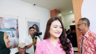 Nathalie Holscher Buka Usaha Perawatan Rambut, Netizen: Ini Alasan Buka Hijab