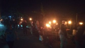 Sambut Tahun Baru 1445 Hijriyah, Warga Karangmulya Garut Gelar Tradisi Pawai Obor