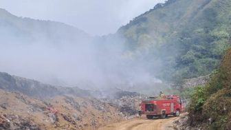 Kebakaran di TPA Pasirbajing Garut, Warga Tutup Akses Pembuangan Sampah