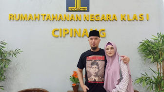 Mulan Jameela Unggah Foto dengan Ahmad Dhani di Depan Lapas Cipinang, Nostalgia Masa Kelam?